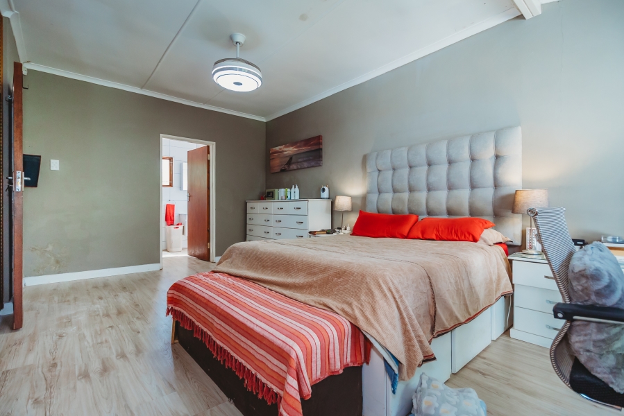 4 Bedroom Property for Sale in Twee Rivieren Western Cape